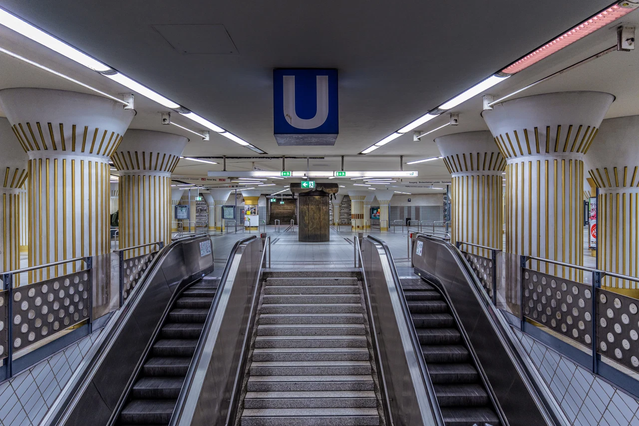 Ubahn Station Bockenheimer Warte / Frankfurt