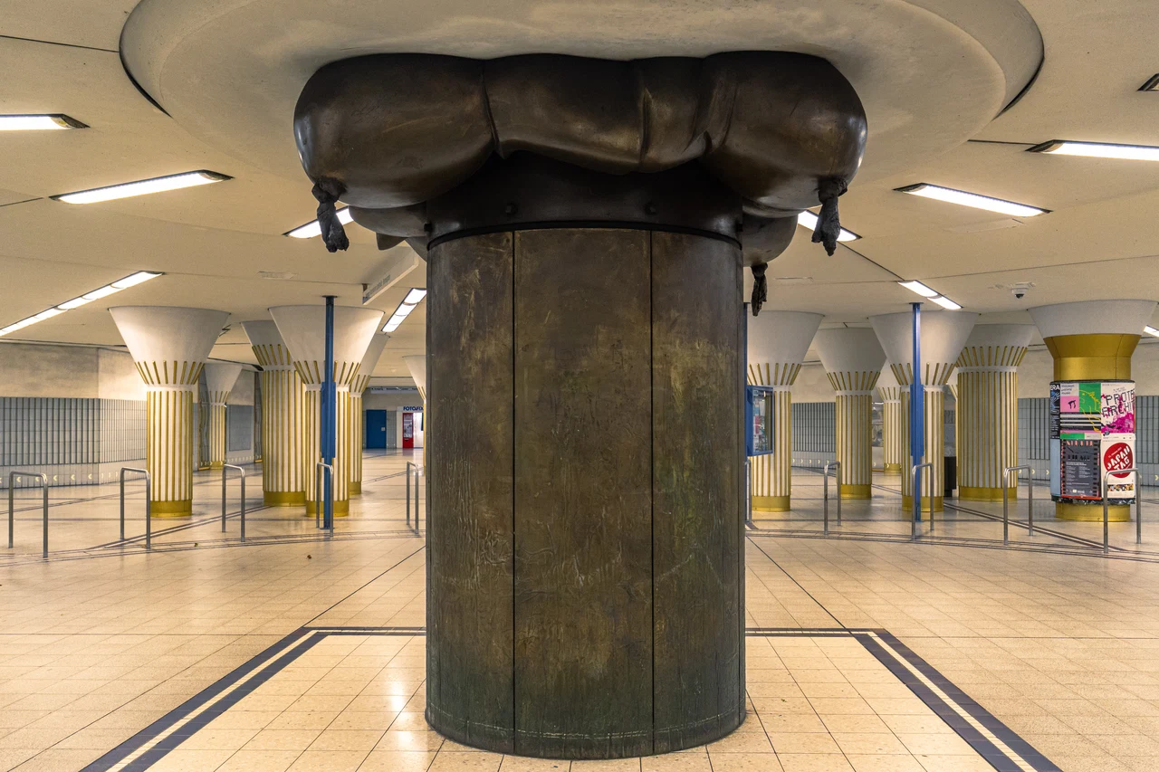 Ubahn Station Bockenheimer Warte / Frankfurt